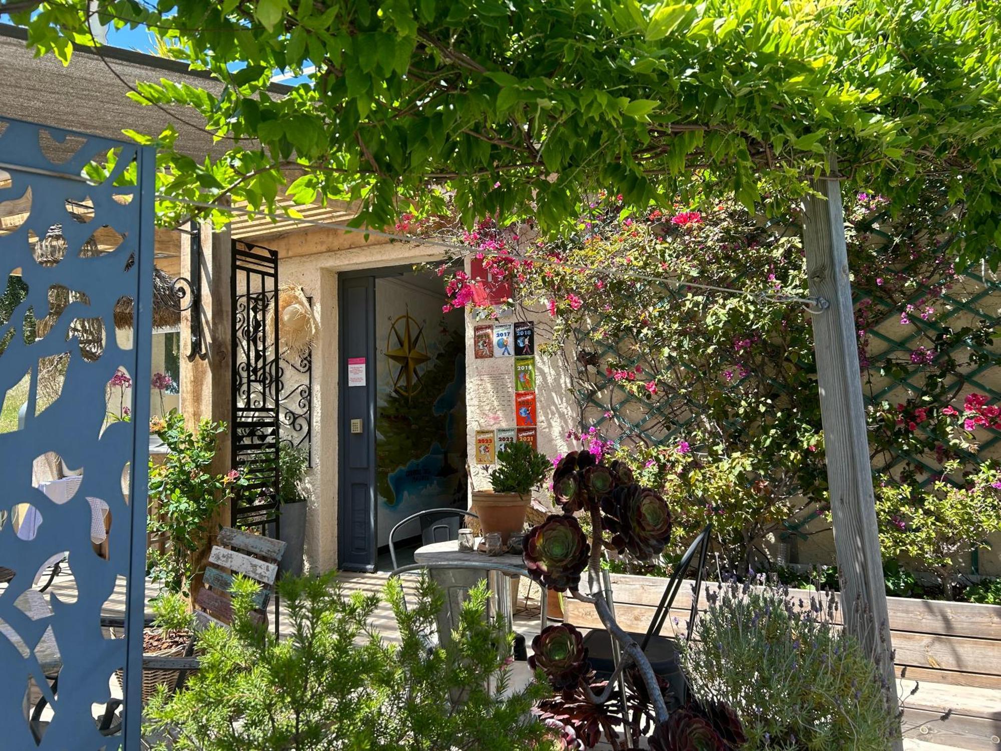 Hotel Auberge Provencale Saint-Raphael  Bagian luar foto